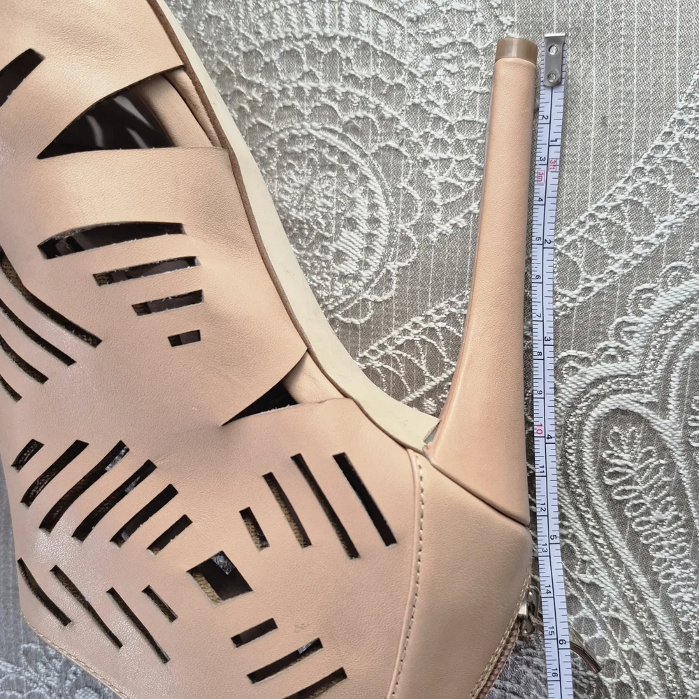 BCBGeneration Tan Cutout 5-Inch Heels Size 6